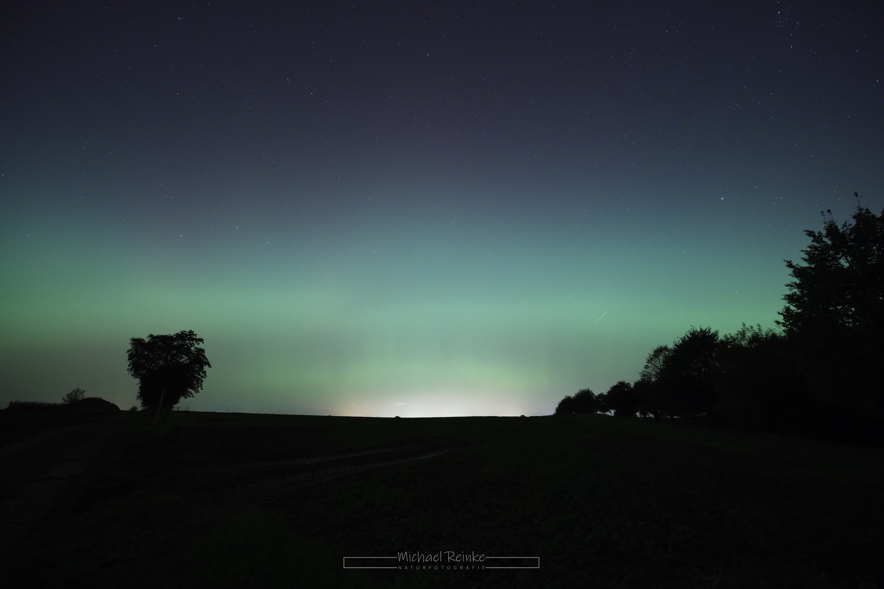 Polarlichter über der Rostocker Lichtglocke.